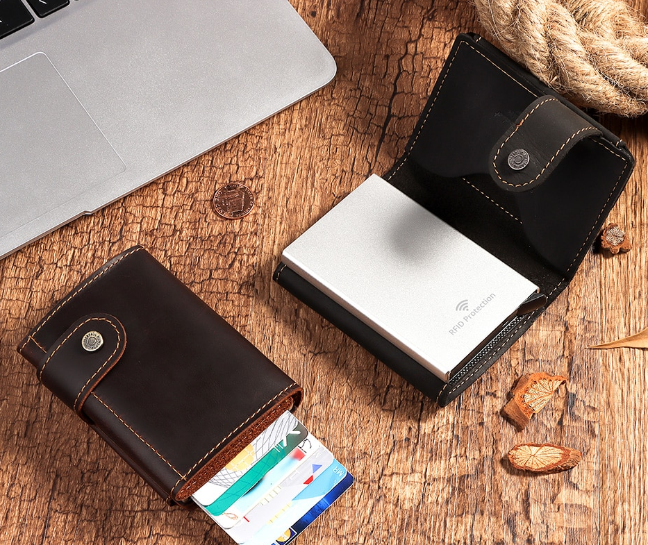 Auto Retractable RFID Blocking Card Wallet