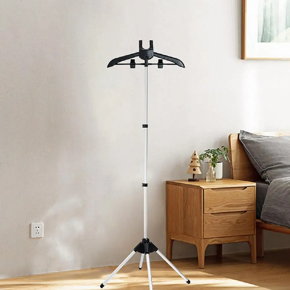 Garment Hanger for Steaming Clothes