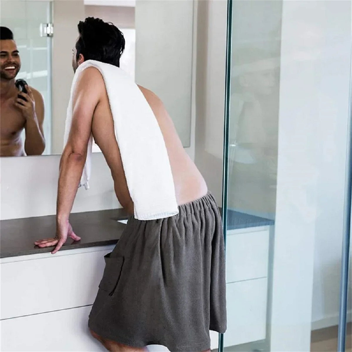 Men's Wearable Bath Towel - Soft Shower Wrap with Pocket for Spa Gym and Beach