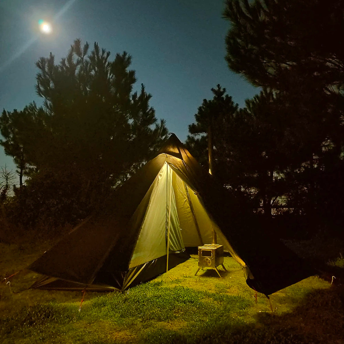 Ultralight Hot Tent with Chimney Window - 1-Person Tipi Bushcraft Shelter